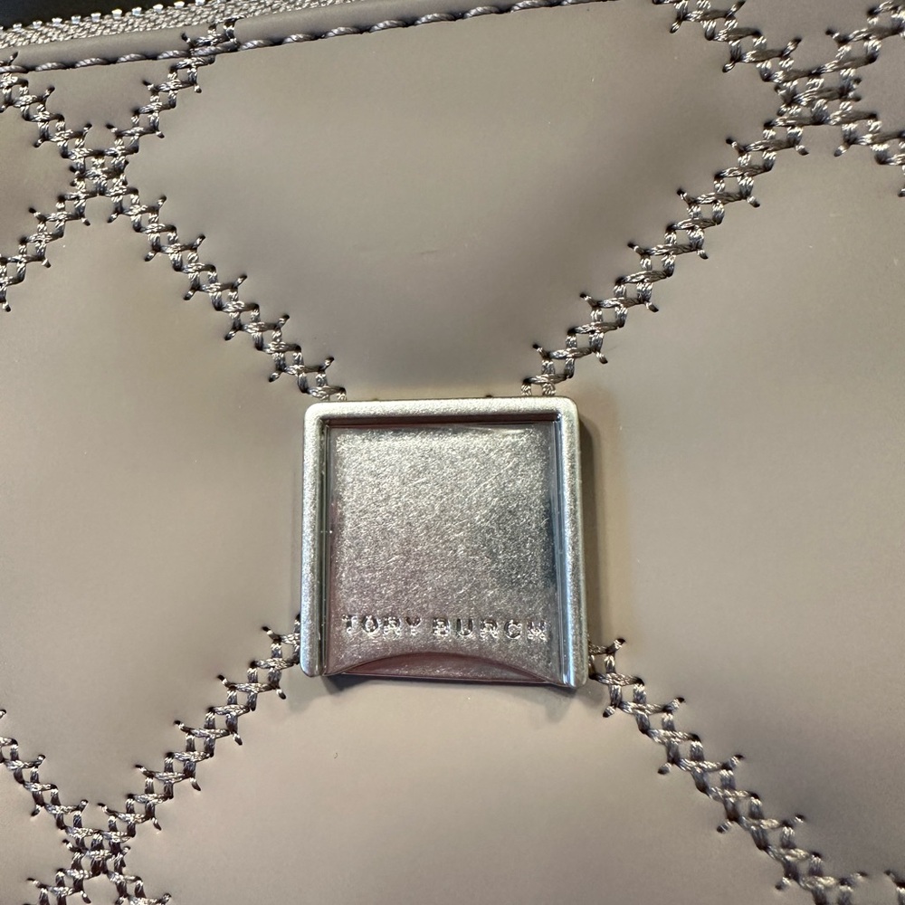 Tory Burch Willa Quilted Bag - Picture 7 of 10